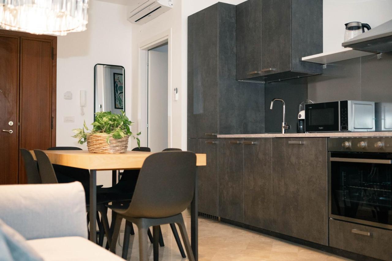 Black Marble - Design Apartment Бари Екстериор снимка