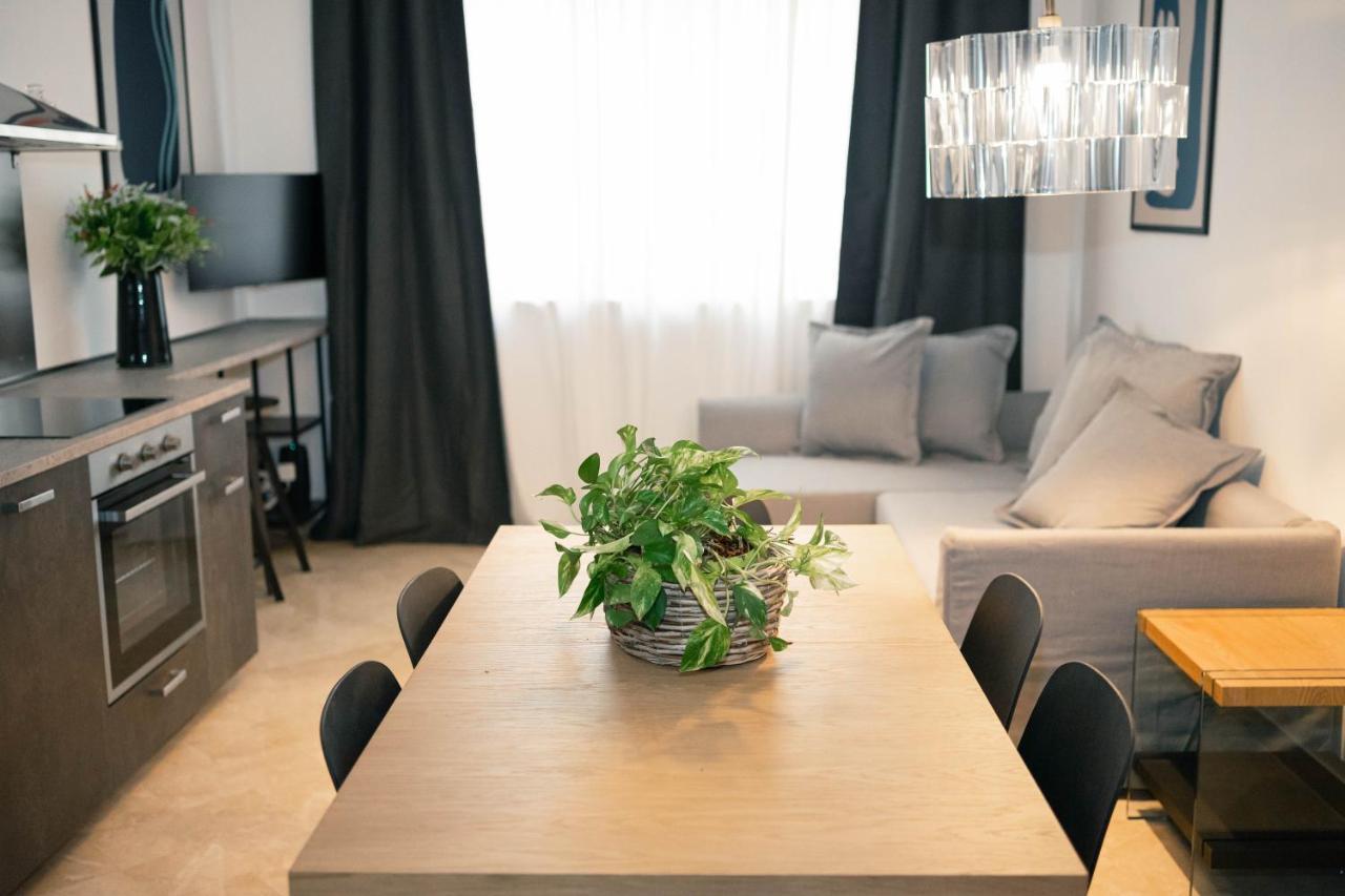 Black Marble - Design Apartment Бари Екстериор снимка