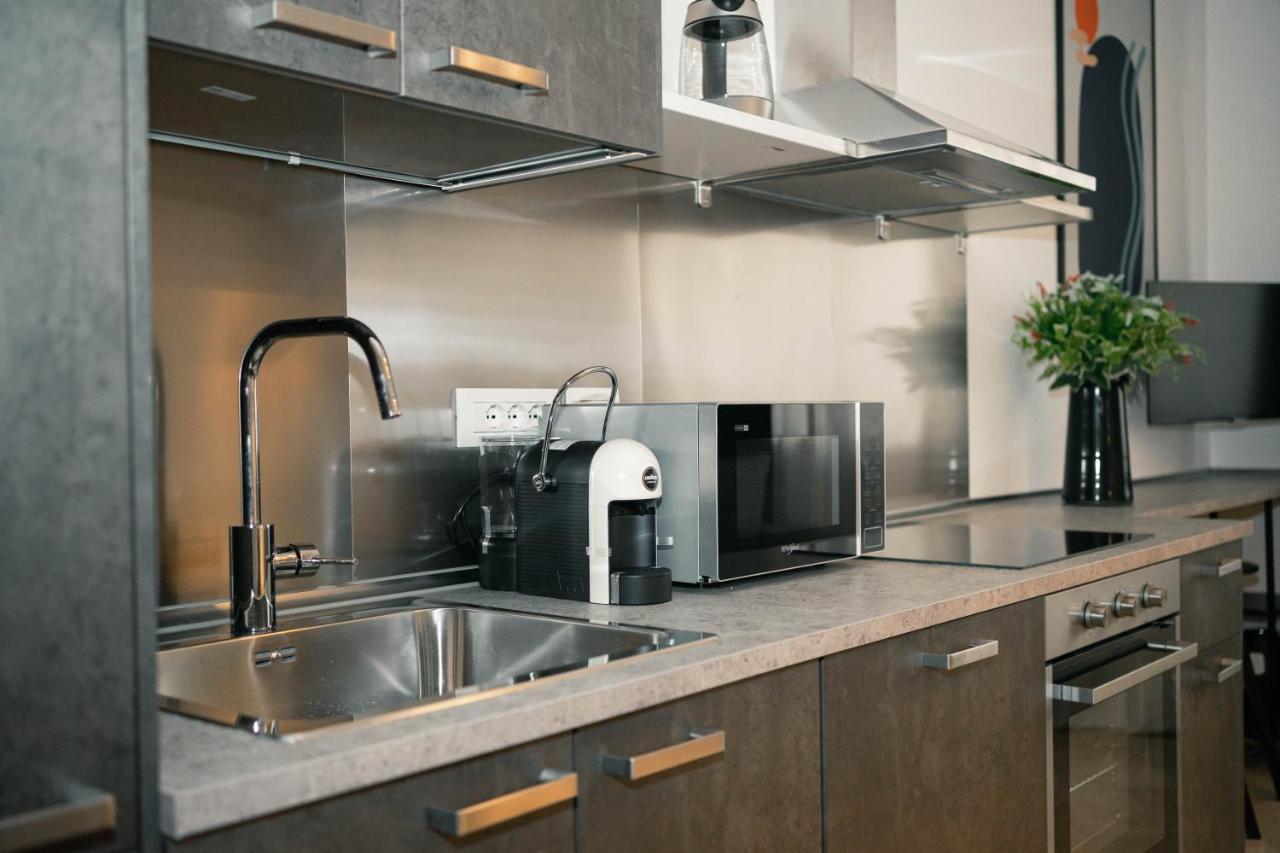 Black Marble - Design Apartment Бари Екстериор снимка