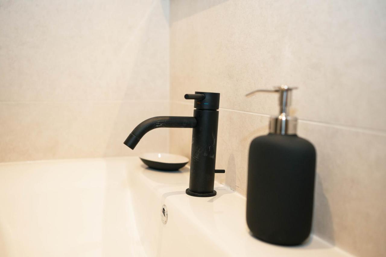 Black Marble - Design Apartment Бари Екстериор снимка